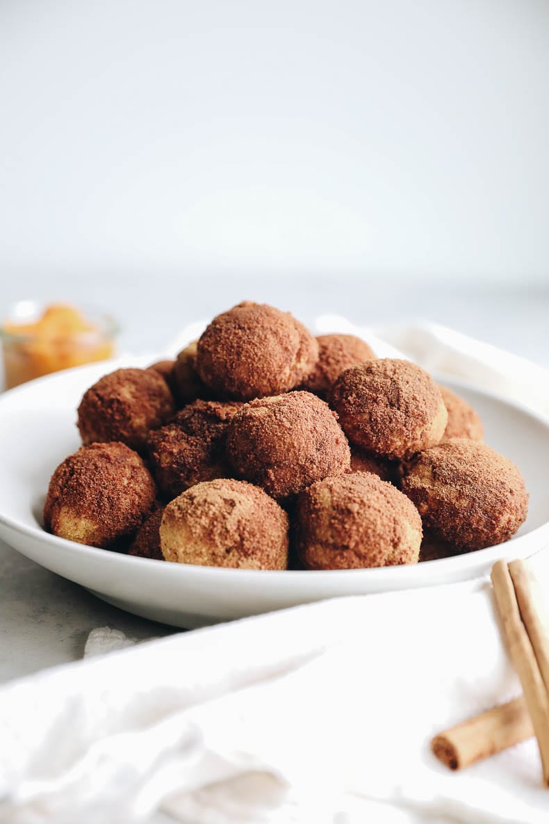 No need to fry anything with these baked pumpkin donut holes. Perfect for fall and made with healthier ingredients - including a #glutenfree option. #healthydessert #pumpkin #donutholes