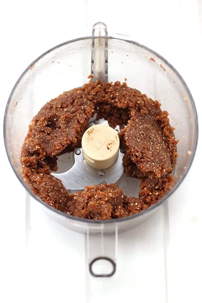 Want the delicious taste of Pecan Pie without having to turn on your oven? Try these healthy 3-ingredient Pecan Pie Energy Balls that are ready in minutes and perfect for healthy snacking on the run