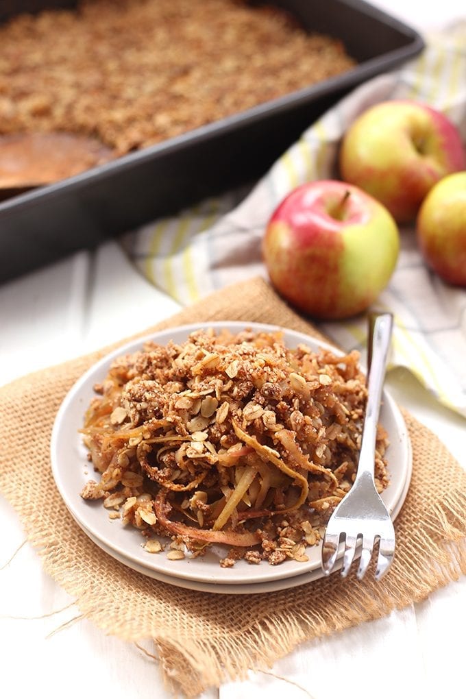 Instead of spending all your time chopping, spiralize those apples for a quick and healthy Spiralized Apple Crumble. With curly apple noodles and a crispy crumble layer this recipe will be a huge dessert hit!