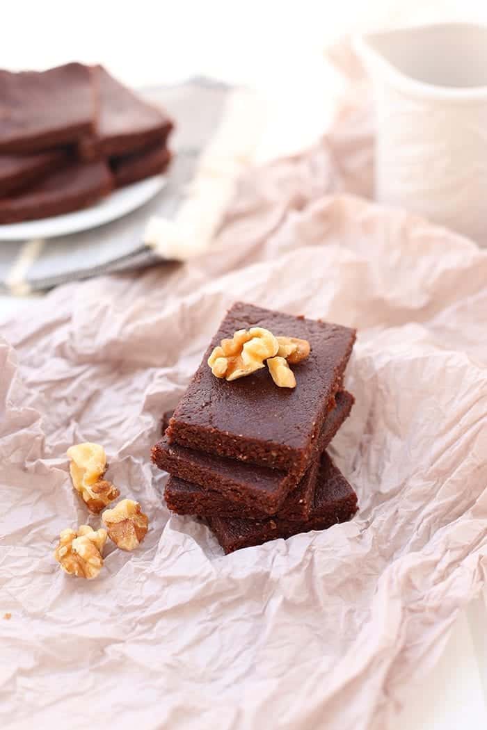 4 ingredients is all you need to make these Raw Walnut Brownies. They're gluten-free, vegan, paleo and refined-sugar-free but also taste incredible! Plus they take 5 minutes to whip up.
