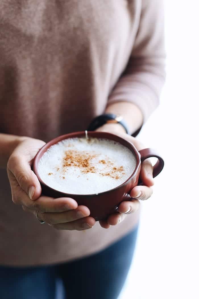 Have you ever wondered how to make a London Fog? It's the ultimate tea latte recipe with a hint of sweetness and boost of caffeine. Perfect for cold winter mornings or afternoon pick-me-ups!