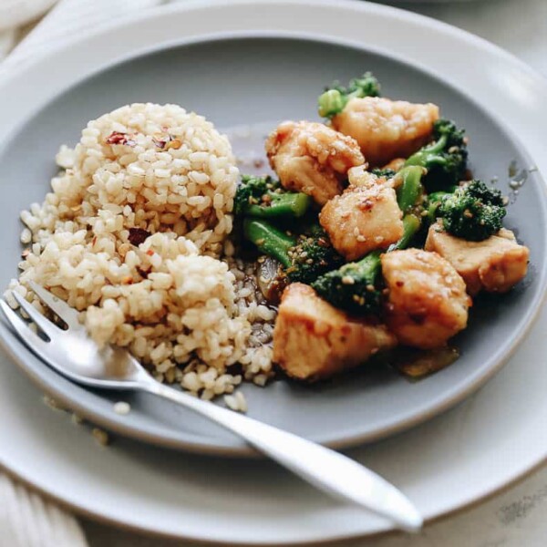 Teriyaki chicken and broccoli served with brown rice.