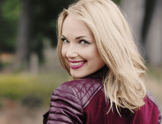 On episode 52 of the That's So Maven podcast we have Ezzie Spencer, the founder of Lunar Abundance whose focus is on helping women use the moon to find abundance and manifestation in their lives.