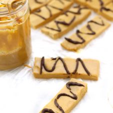 No-Bake Peanut Butter Protein Bars-image