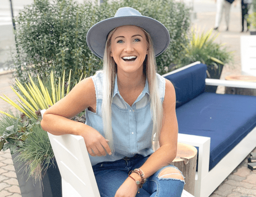 On Episode 79 of That's So Maven, Davida is interviewing Taylor Simpson all about the law of attraction and manifesting the life of your dreams.