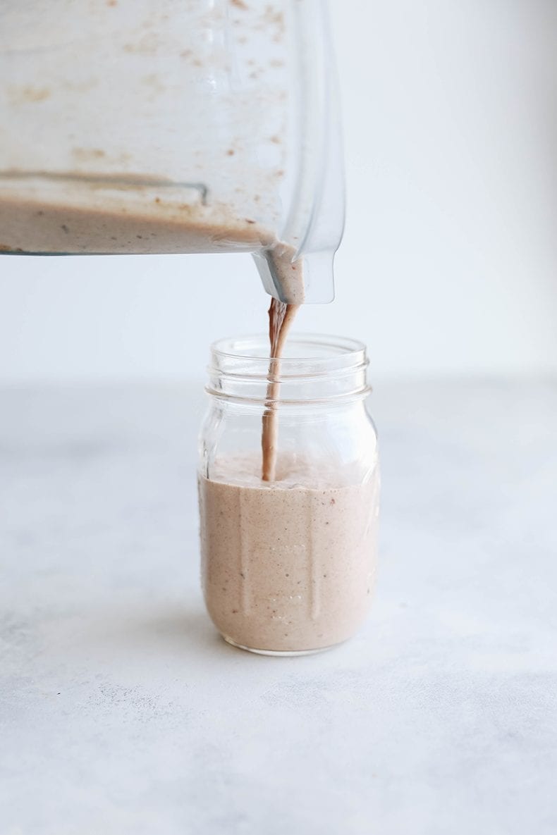 This Tahini Date and Cinnamon Smoothie is spicy and creamy and the perfect combination for a healthy start to your day #smoothie #healthysmoothie