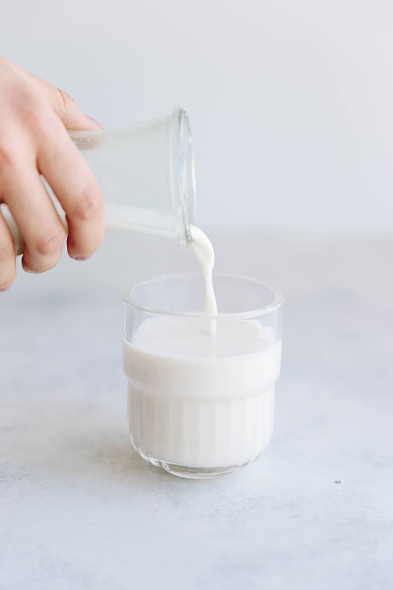 Looking to make oat milk at home? Try this recipe for homemade oat milk made with just 3 simple ingredients #oatmilk #howto