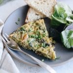 This caramelized onion broccoli and spinach frittata is a healthy breakfast option for your body and the planet.