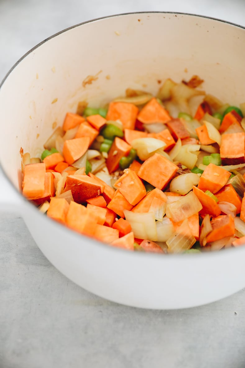 Easy Vegan Split Pea Soup - Oh My Veggies