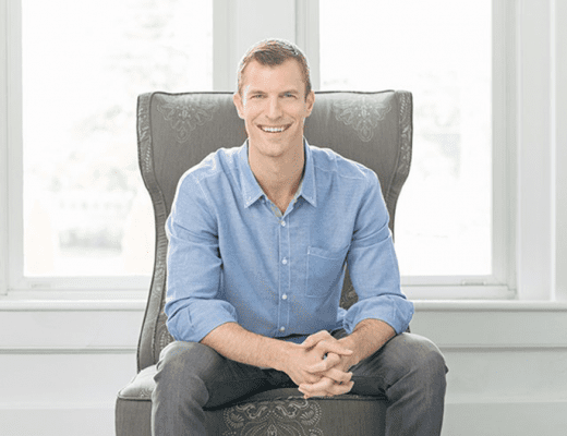 On episode #97 of the That's So Maven podcast Davida is chatting with Dr. Josh Axe all about the keto diet and how to decide what changes to make for your health.