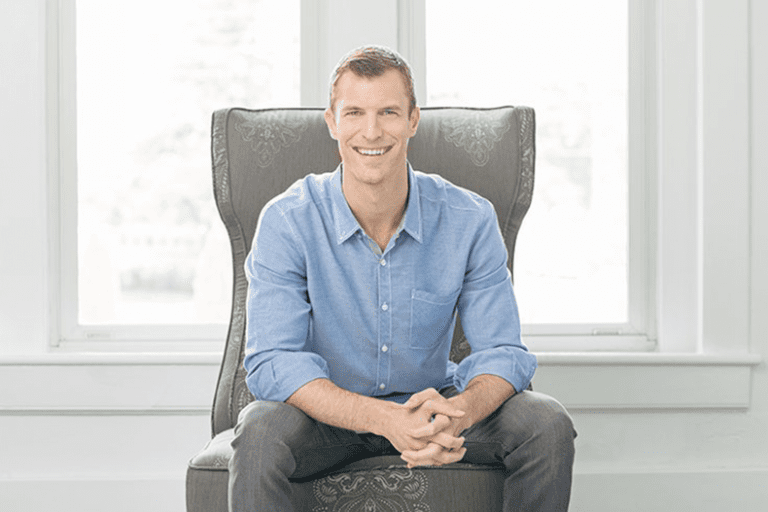 On episode #97 of the That's So Maven podcast Davida is chatting with Dr. Josh Axe all about the keto diet and how to decide what changes to make for your health.