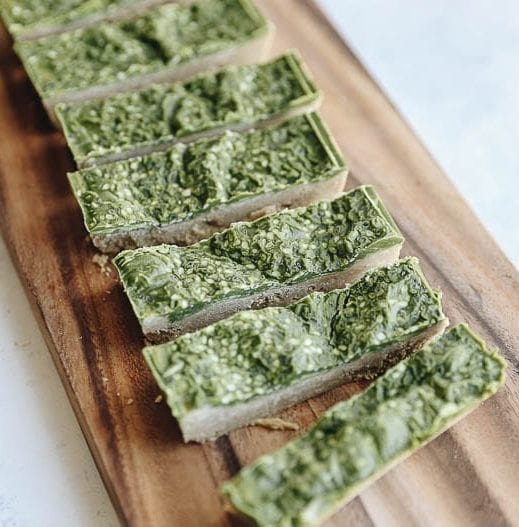 Matcha Protein Bar Recipe for a healthy, plant-based and energizing snack!