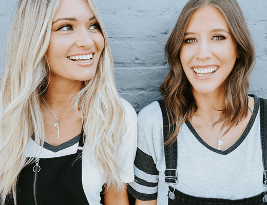On episode #98 of the That's So Maven podcast Davida is chatting with Lauren Paul and Molly Thompson of Kind Campaign all about how to be your kindest self.