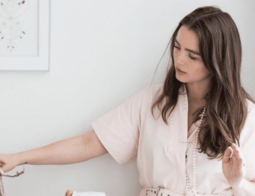 On episode #95 of the That's So Maven podcast Davida is chatting with Mama Medicine all about energy healing and how to be your own medicine healer.