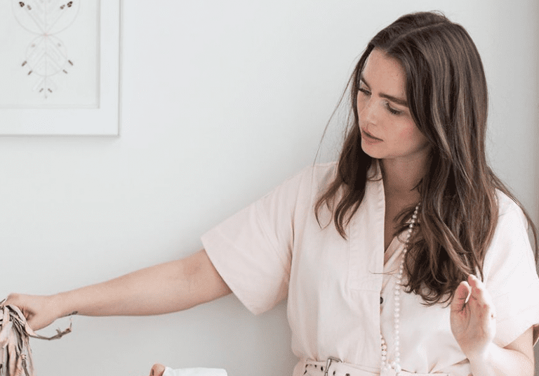 On episode #95 of the That's So Maven podcast Davida is chatting with Mama Medicine all about energy healing and how to be your own medicine healer.