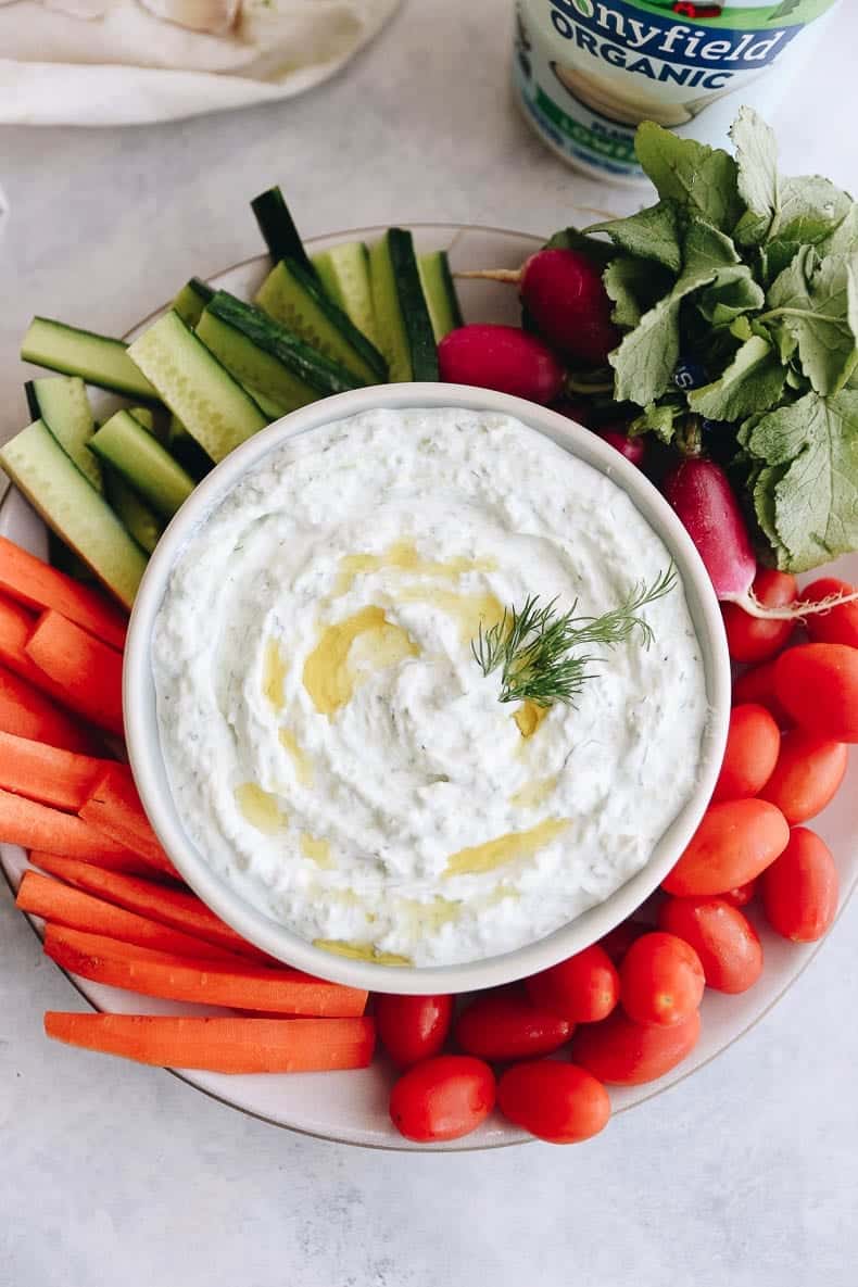 All you need is 5 ingredients to make this easy and healthy greek yogurt tzatziki recipe - perfect for dipping veggies or pita #tzatziki #dip #veggiedip