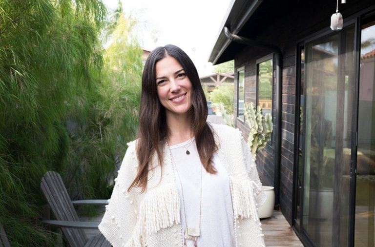 On Episode #104 of the podcast, Davida is chatting with Paula Mallis all about pregnancy and how to prepare for the fourth trimester, placenta deliver + so much more!