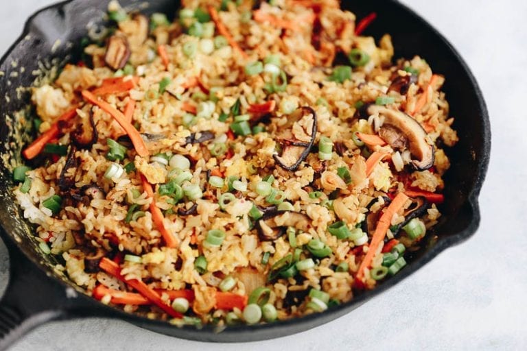 Healthy Kimchi Fried Rice for a weeknight meal packed full of veggies and gut-healthy kimchi! #kimchi #friedrice