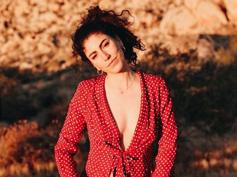 On Episode #109 of the podcast, Davida is answering your burning questions and sharing more about her mental health journey and how she's shifting away from medication.