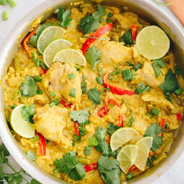 One-Pot Tandoori Chicken and Rice with red bell peppers, green beans, green onions and lime slices